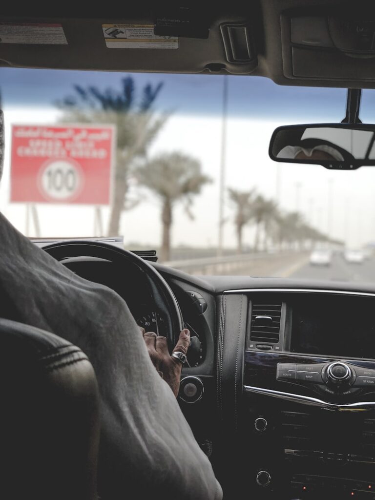 إدارة المنظمات: سيكولوجية القيادة والتحفيز الفعال