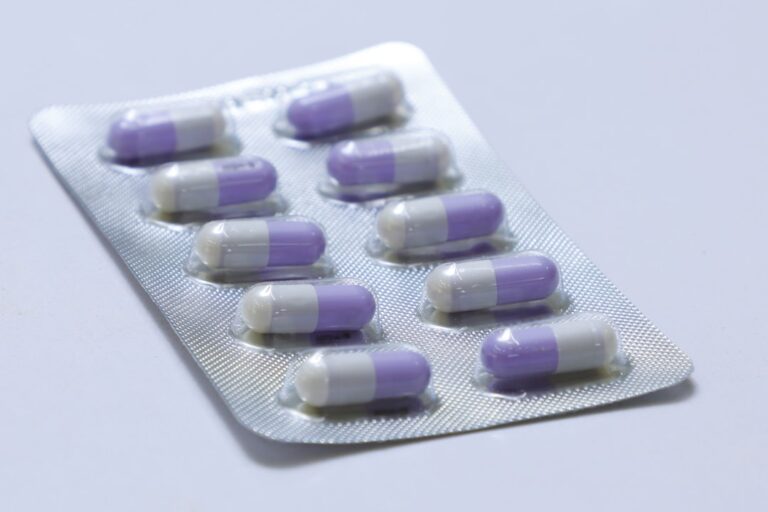استمرارية العلاج وتغييره لدى مرضى فيروس نقص المناعة البشرية المؤمن عليهم من خلال برنامج Medicare