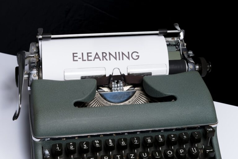 استراتيجيات التصحيح الكتابي لدى معلمي اللغة الإنجليزية: دراسة تجمع بين المناهج