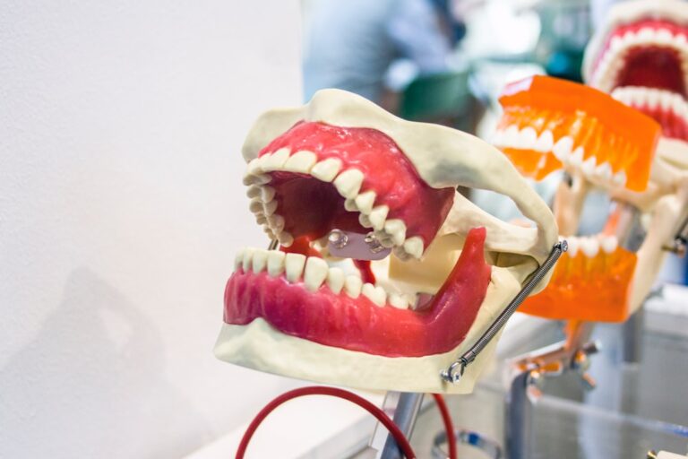 استطلاع: وعي طلاب طب الأسنان بـ ChatGPT وآرائهم حول استخدامه في التعليم