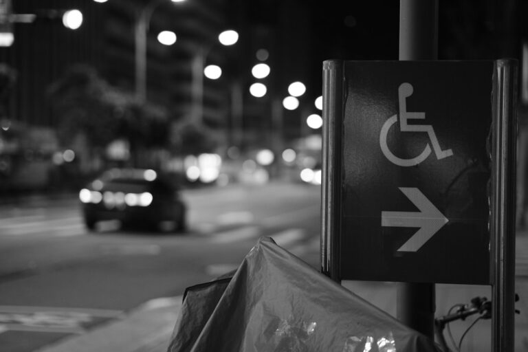 التمييز وتأثيره على الصحة النفسية للأشخاص ذوي الإعاقة في كندا خلال جائحة كوفيد-19