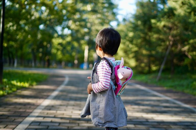 تجارب الطفولة الصعبة للأبوين تؤثر سلبًا على الصحة النفسية للأطفال في المدارس