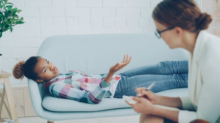تدخل علاجي للأمهات العسكريات وأطفالهن: دراسة سريرية واعدة