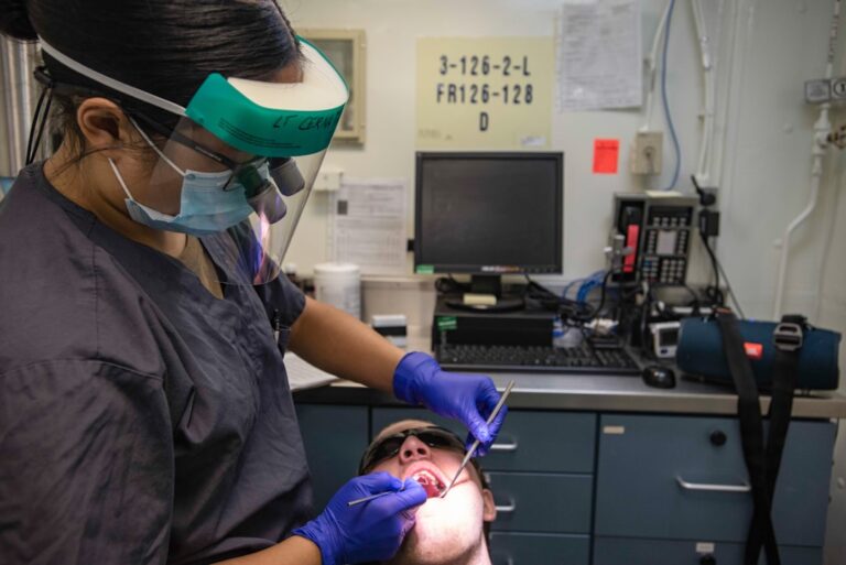 تقييم توآكس: تجربة إيجابية لزيادة مهارات المقيمين في طب الأسنان