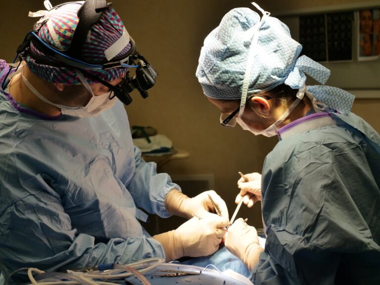 تقييم مهارات الخياطة الموضوعي يعزز طموح طلاب الطب للجراحة