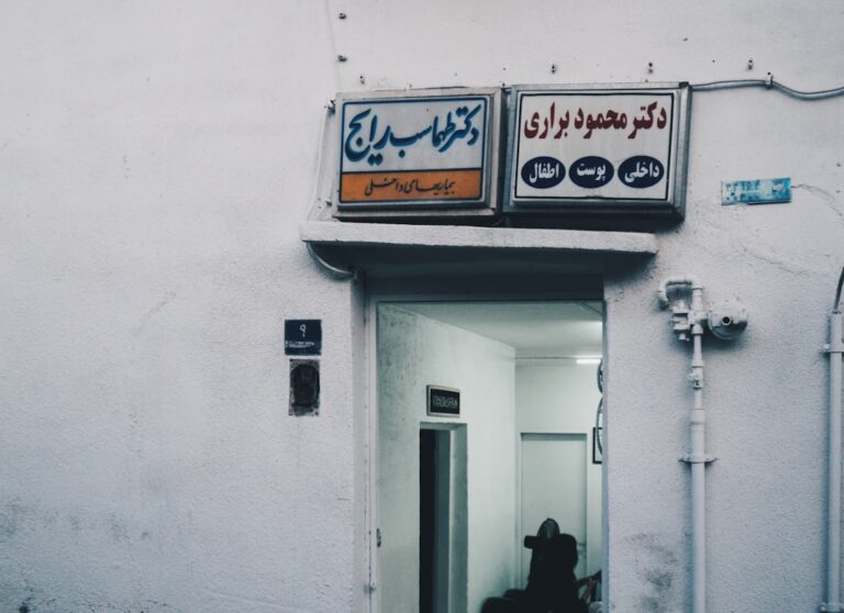 تقييم نظام الرعاية اللاحقة لمحاولات الانتحار في إيران: تحديات وآفاق