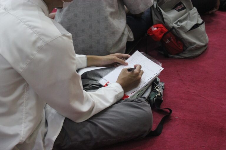صحة الثقة واليقين في مقياس محو الأمية الصحية الجنسية باللغة العربية للاجئين السوريين الشباب