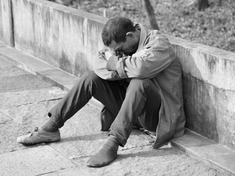 ضغوط اقتصادية وصراعات أسرية: عوامل رئيسية في اكتئاب وتصرفات مراهقين صينيين