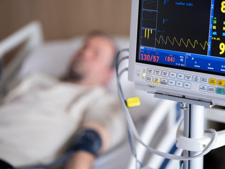 مسارات جودة الحياة لدى مرضى الفشل الكلوي المزمن: دراسة شاملة على مدى خمس سنوات