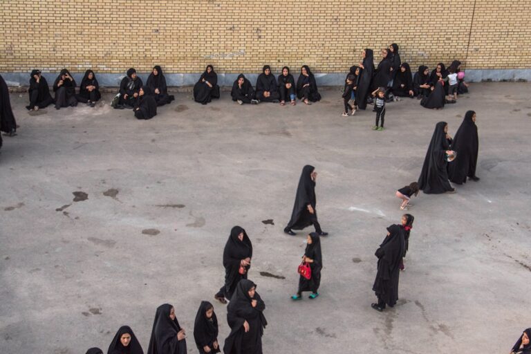 تجارب الطفولة الصعبة وعلاقتها بالأفكار الانتحارية بين طلاب الطب في إيران